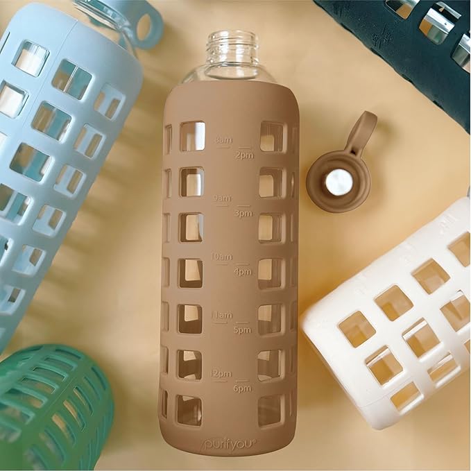 purifyou 40oz / 32oz / 22oz / 12oz Borosilicate Glass Water Bottle with Time & Volume Markers, Silicone Sleeve, Stainless Steel Lid | Reusable Glass Bottle for Water & Juice (32oz Iced Coffee)