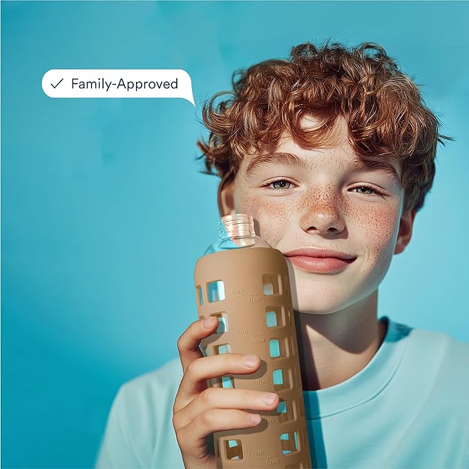 purifyou 40oz / 32oz / 22oz / 12oz Borosilicate Glass Water Bottle with Time & Volume Markers, Silicone Sleeve, Stainless Steel Lid | Reusable Glass Bottle for Water & Juice (32oz Iced Coffee)