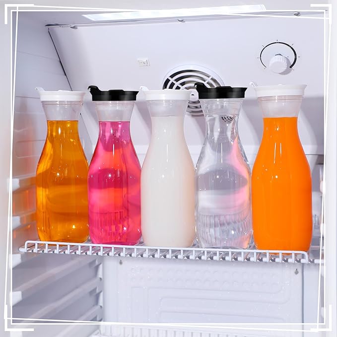 Gejoy 6 Pcs Plastic Water Carafe with Lids 32 oz Clear Juice Pitchers for Mimosa Bar Drinks Milk Iced Tea Beverage Containers for Home Restaurant School Fridge, Not Dishwasher Safe (Black Cap)