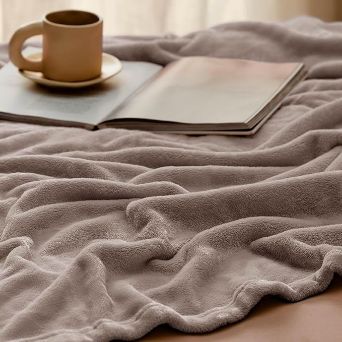 Bedsure Fleece King Size Blankets for Bed Mocha Brown - Soft Lightweight Plush Cozy Fuzzy Luxury Microfiber, 108x90 inches
