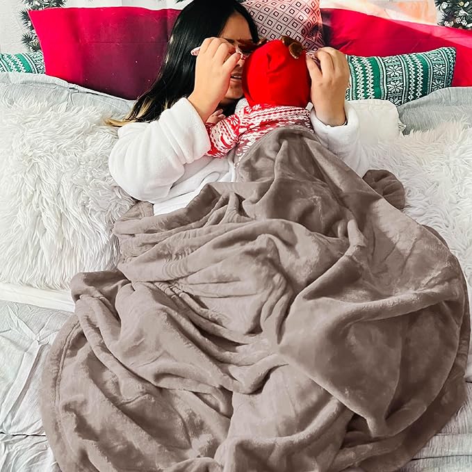 Bedsure Fleece Throw Blanket for Couch Mocha Brown - Lightweight Plush Fuzzy Cozy Soft Blankets and Throws for Sofa, 50x60 inches