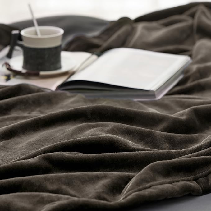 Bedsure Fleece Throw XL Blanket Brown - 300GSM Soft Lightweight Plush Cozy Blankets for Bed, Sofa, Couch, Travel, Camping, 50x70 inches