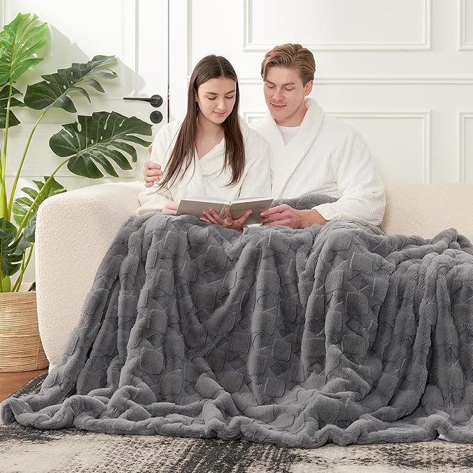 Cozy Bliss Faux Fur Throw Blanket for Couch - Soft Checkered Fuzzy Cozy Throw Gift Blankets for Women,Grey Blanket for Sofa Bedroom Living Room.(60 * 80 Inches,Grey)